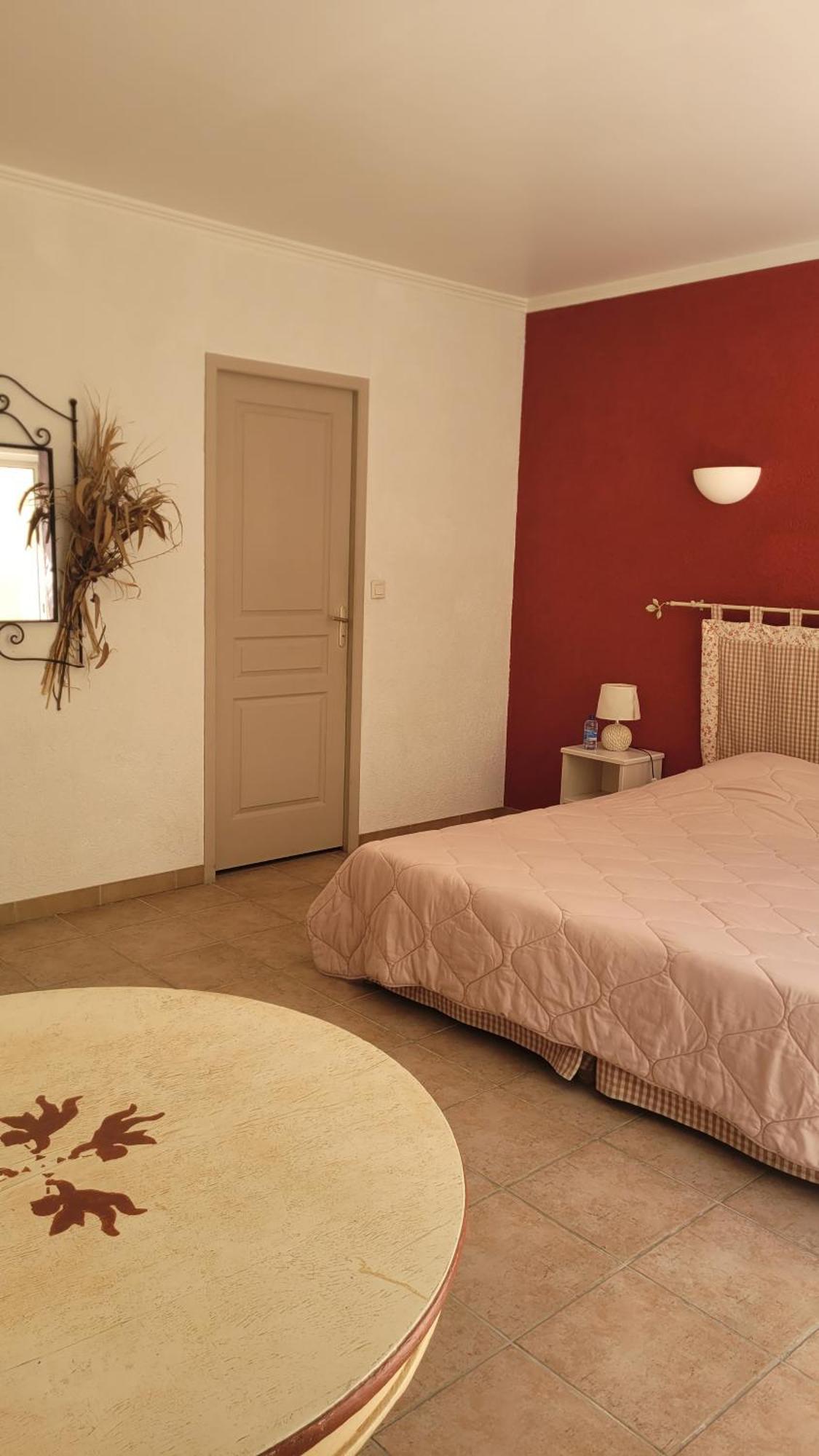 Mas Du Grand Peloux Hotel Port-Saint-Louis-du-Rhone Room photo