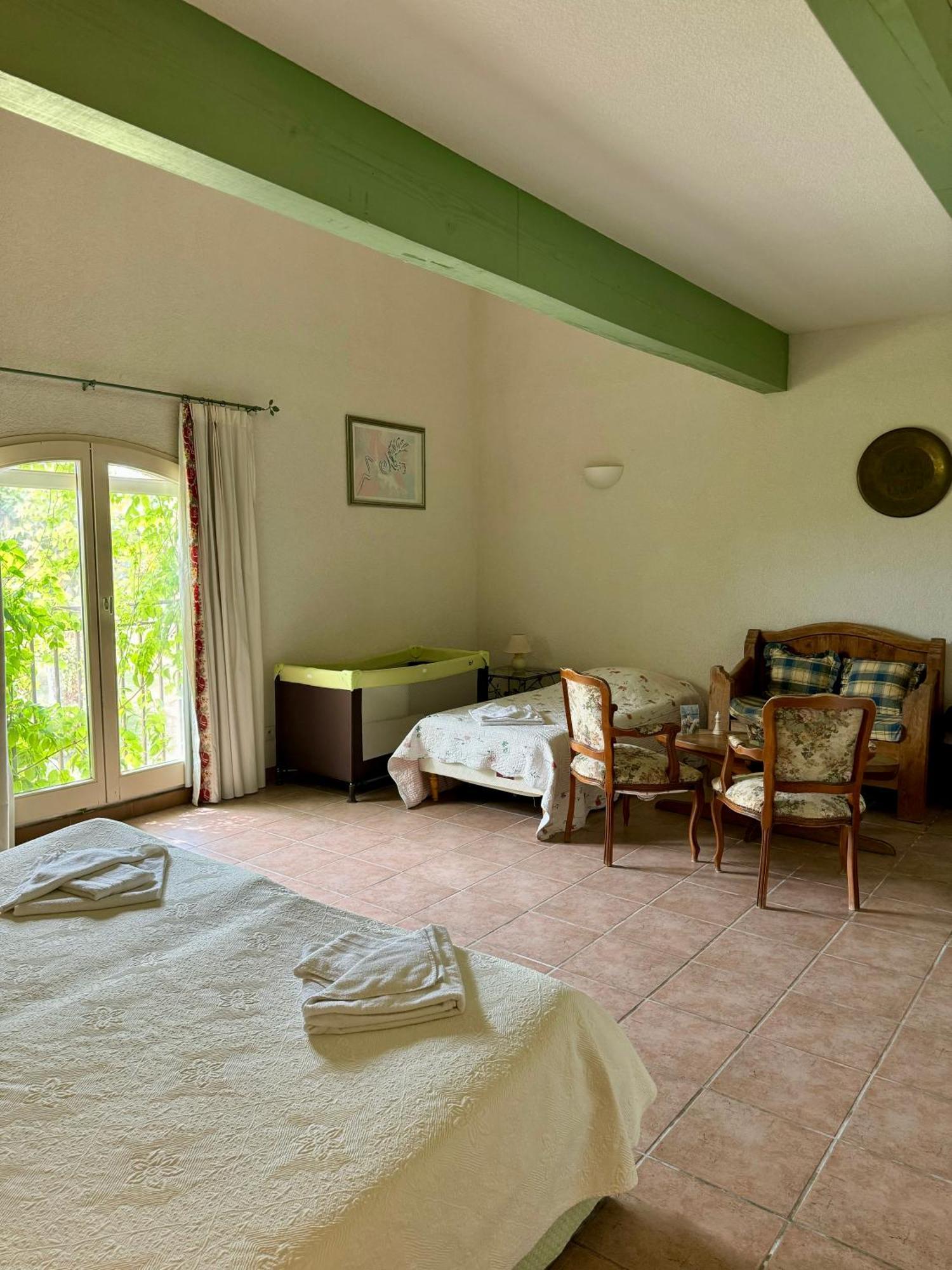 Mas Du Grand Peloux Hotel Port-Saint-Louis-du-Rhone Room photo