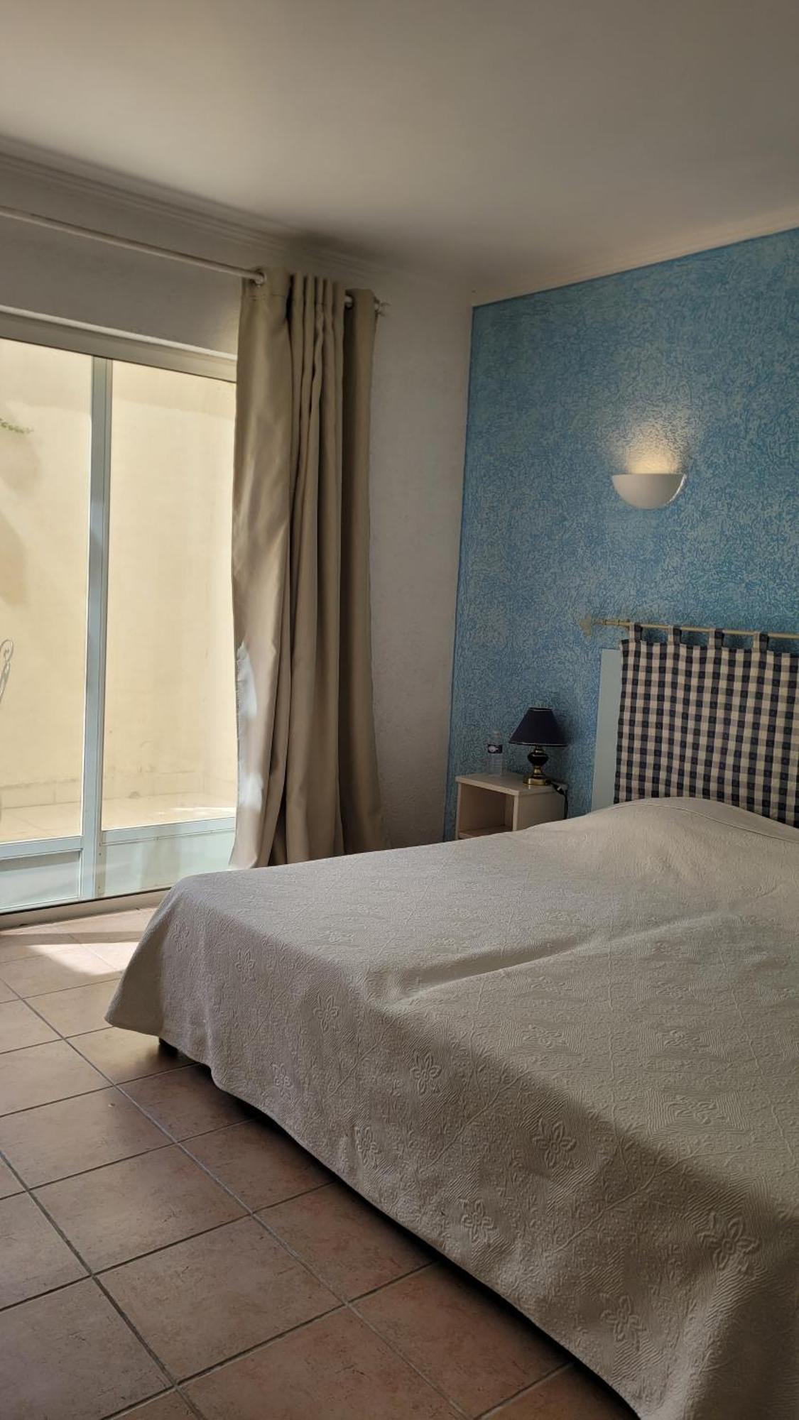 Mas Du Grand Peloux Hotel Port-Saint-Louis-du-Rhone Room photo