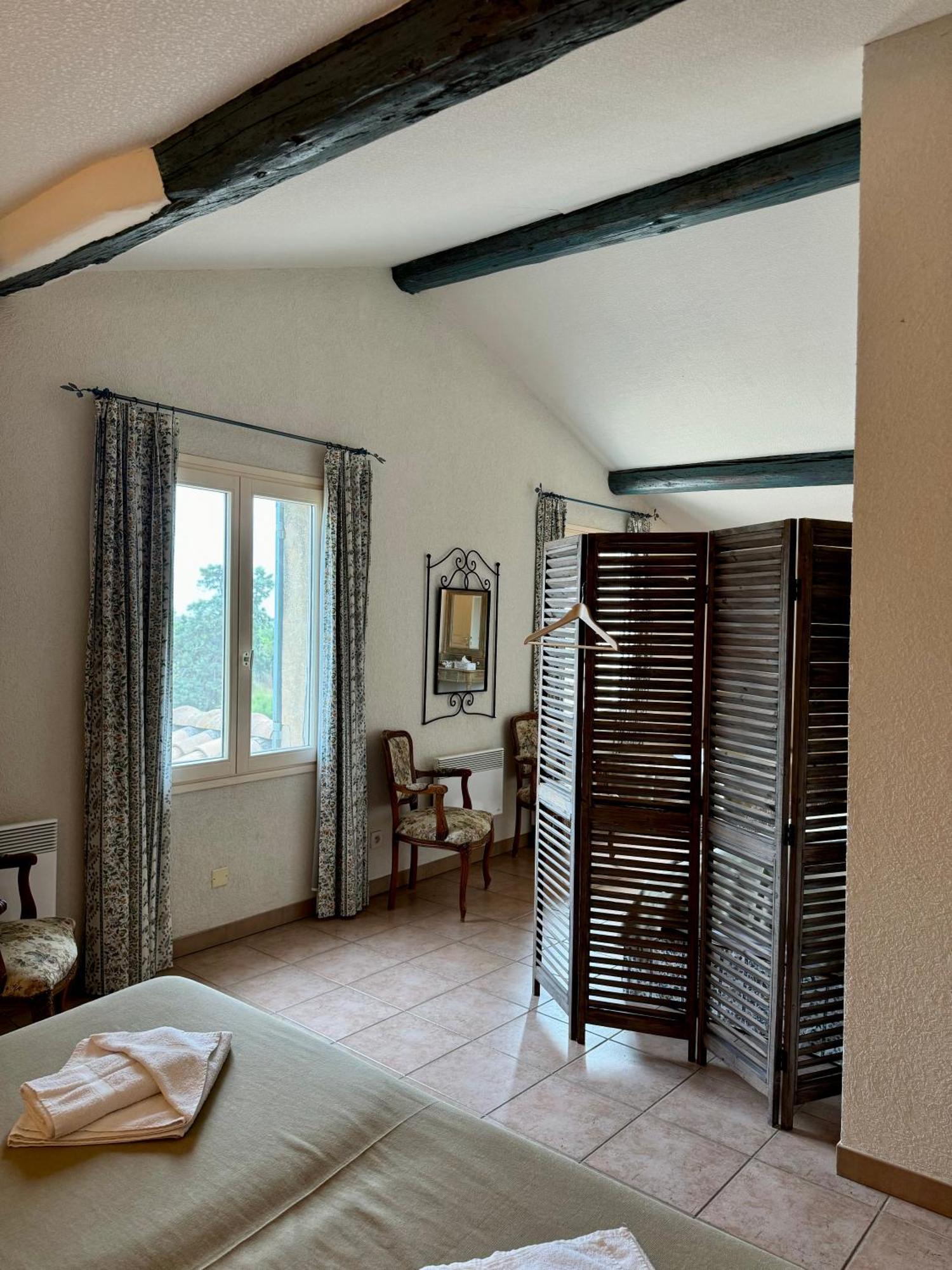 Mas Du Grand Peloux Hotel Port-Saint-Louis-du-Rhone Room photo